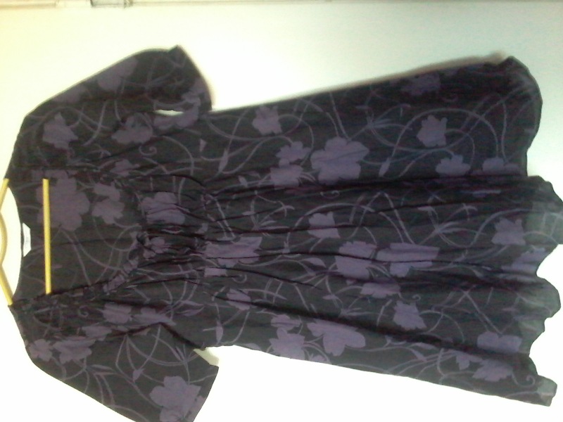 Платье из шелковистого коттона в фиолетовых цветах